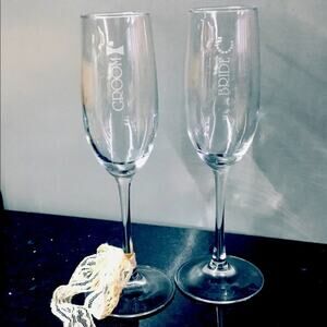“Bride & Groom” Wedding Champagne Flutes